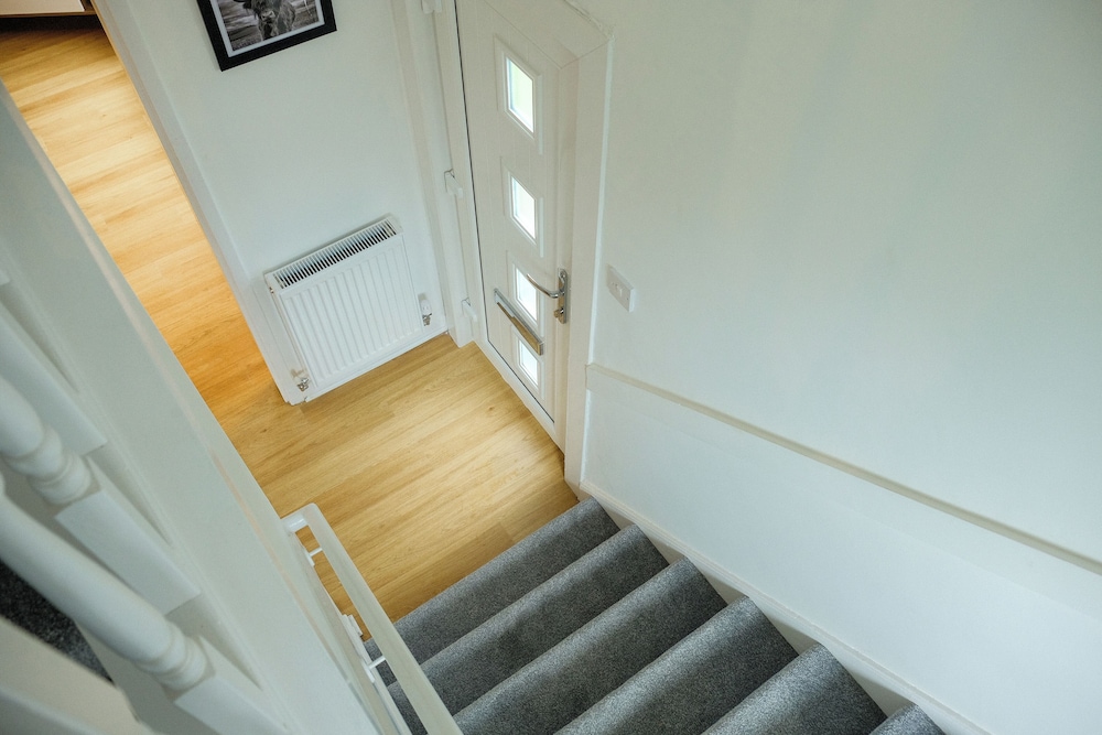 Register House - 4 bed 1 bath