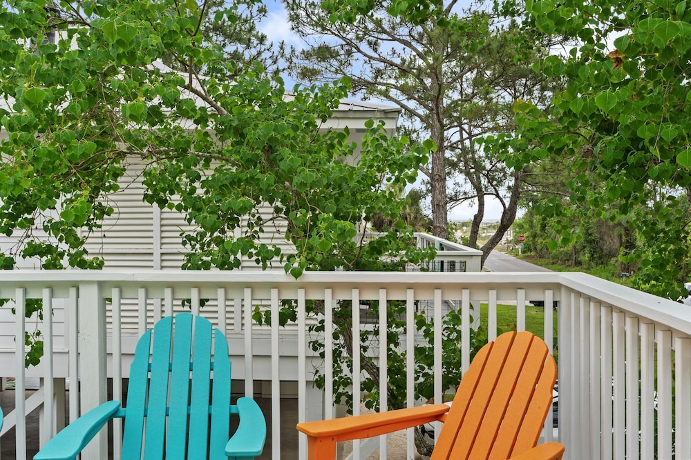 As You Like It by Avantstay Steps to Beach Bikes Sleeps 18