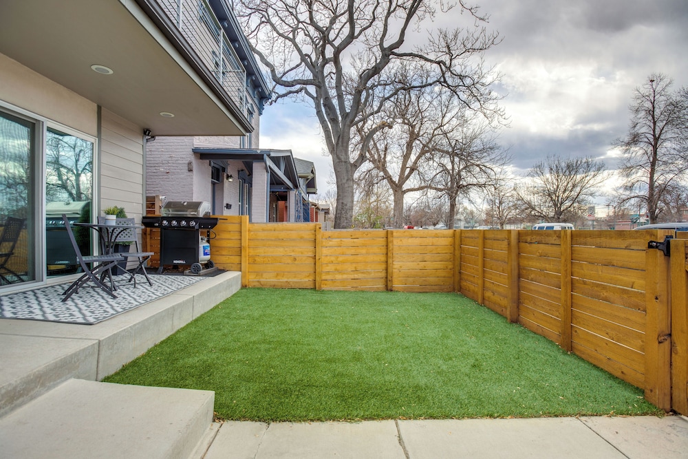 1 Mi to Dtwn Denver: Sleek Duplex w/ Rooftop Deck!