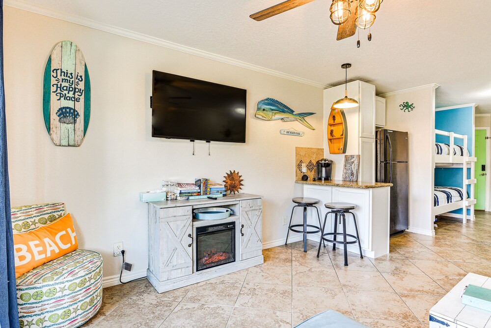 Galveston Vacation Rental - Walk to the Beach! view 4