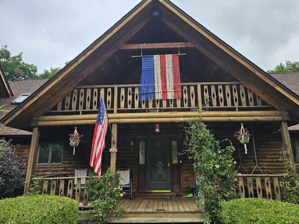 Pocono Dog-Friendly Home on River