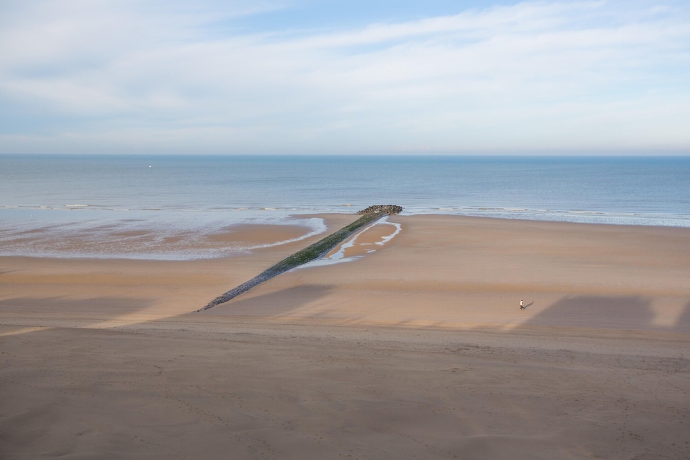 Huize Noordzee Located Directly on the Beach