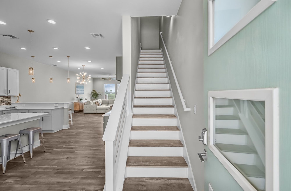 Waterfront Condo With Rooftop + Pool + Boat Slips