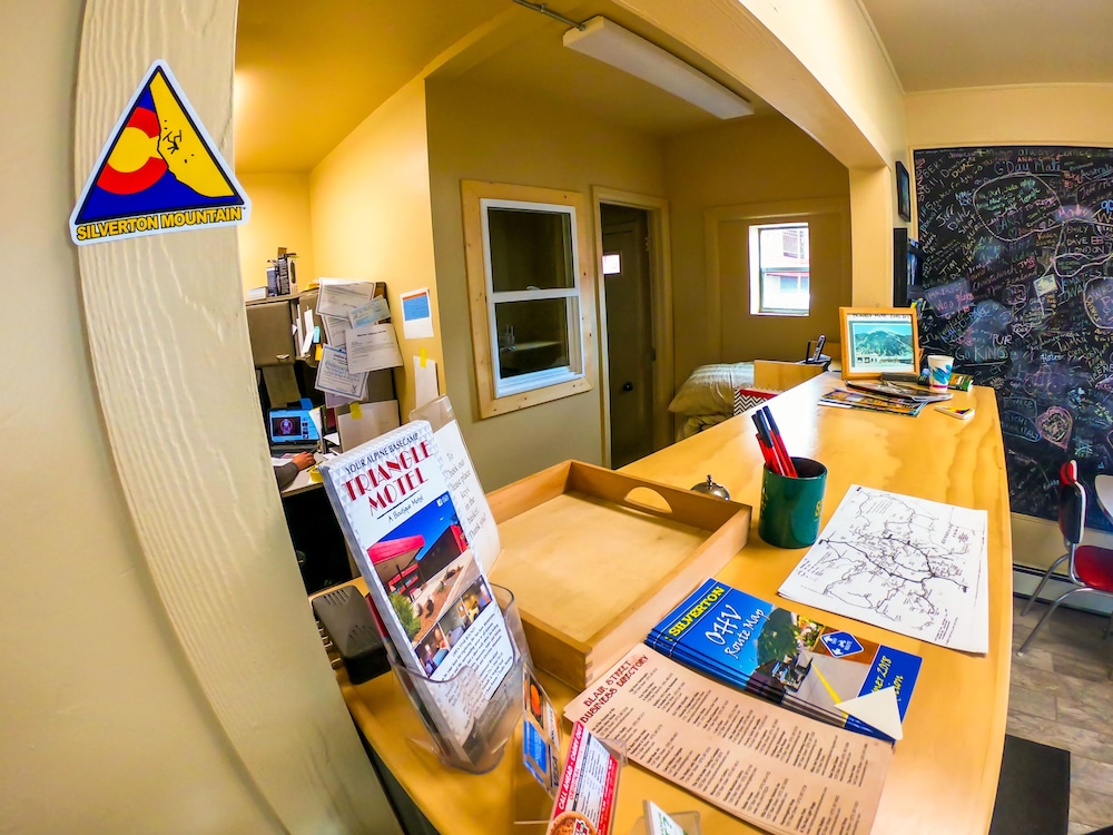 Triangle Motel