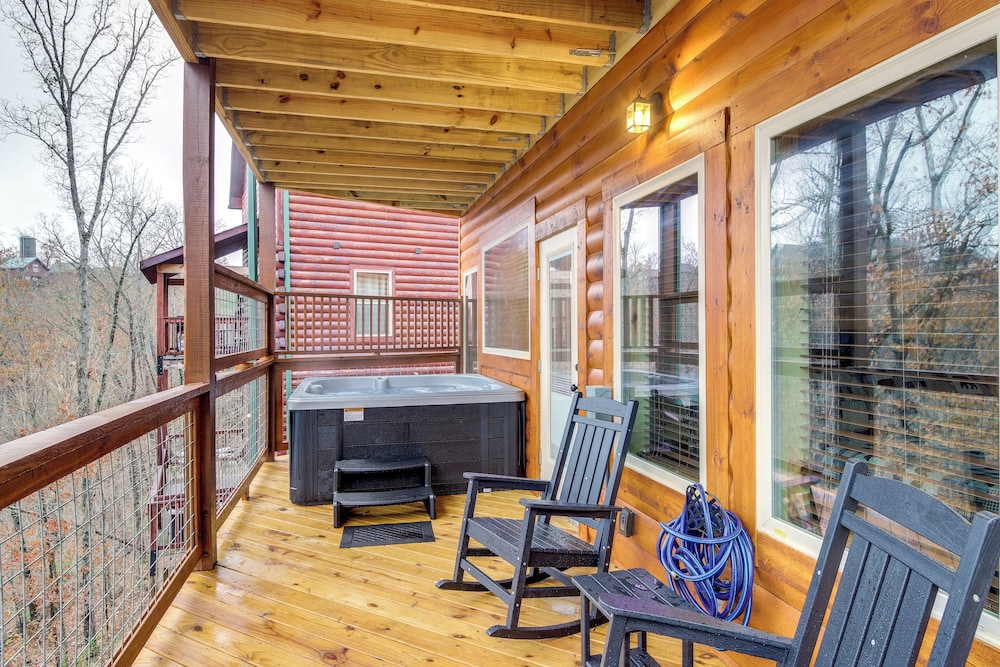 Hot Tub & Spectacular Views: Sevierville Cabin