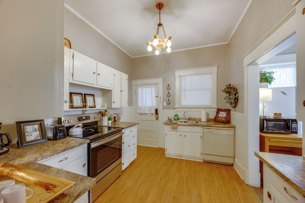 'hickory Hill House' < 1 Mi to Downtown Texarkana!