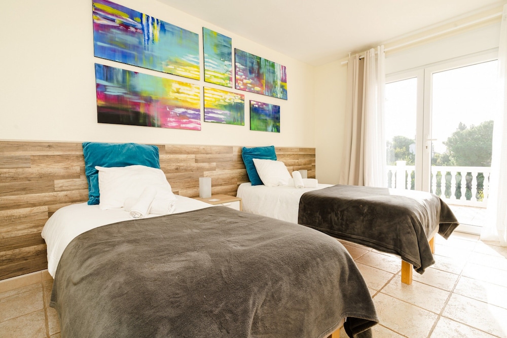 Villa in Marbella With Private Pool and Beach
