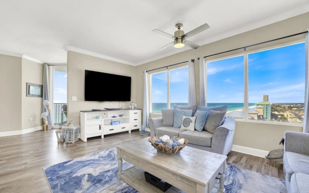 Sapphire Shores - Beachfront With Chair Setup