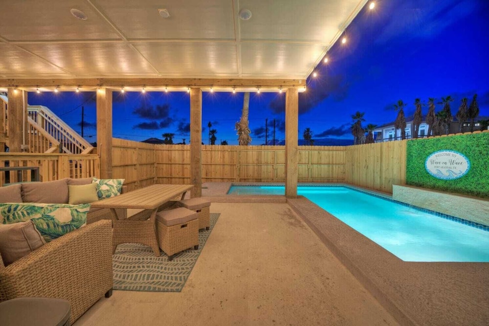 Sleeps 20 2 Modern Homes w/ Private Pool, Deck+patio 3-min Walk to the Beach