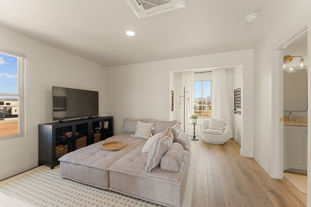 Alys At Desert Color 4 Bedroom Townhouse