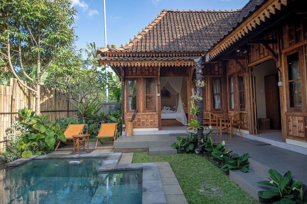 Kerjim Wooden Villa