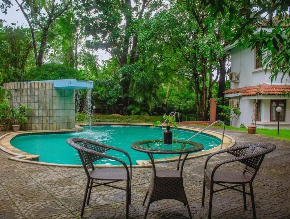 GoBravo 16 3BHK Farm with Pool & Lawn Sec150 Noida