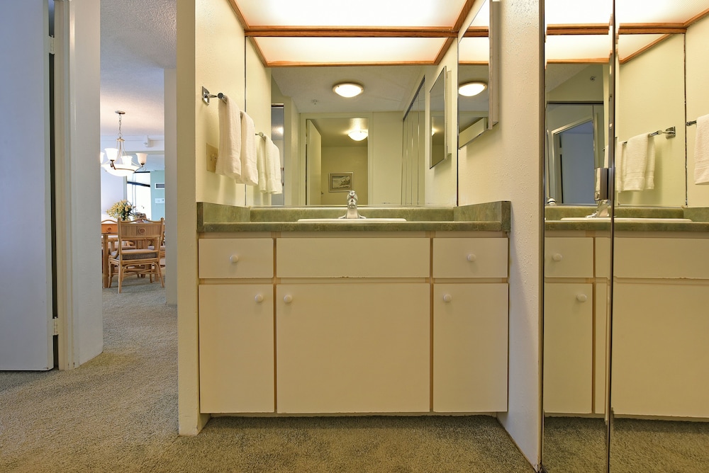 Mahana Resort #518 1 Bedroom Condo by RedAwning