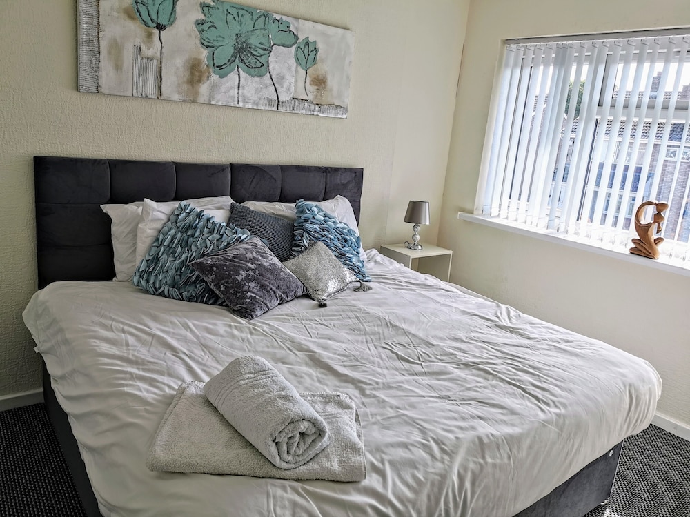 3bed Full House - Free Parking - Family Friendly! view 4