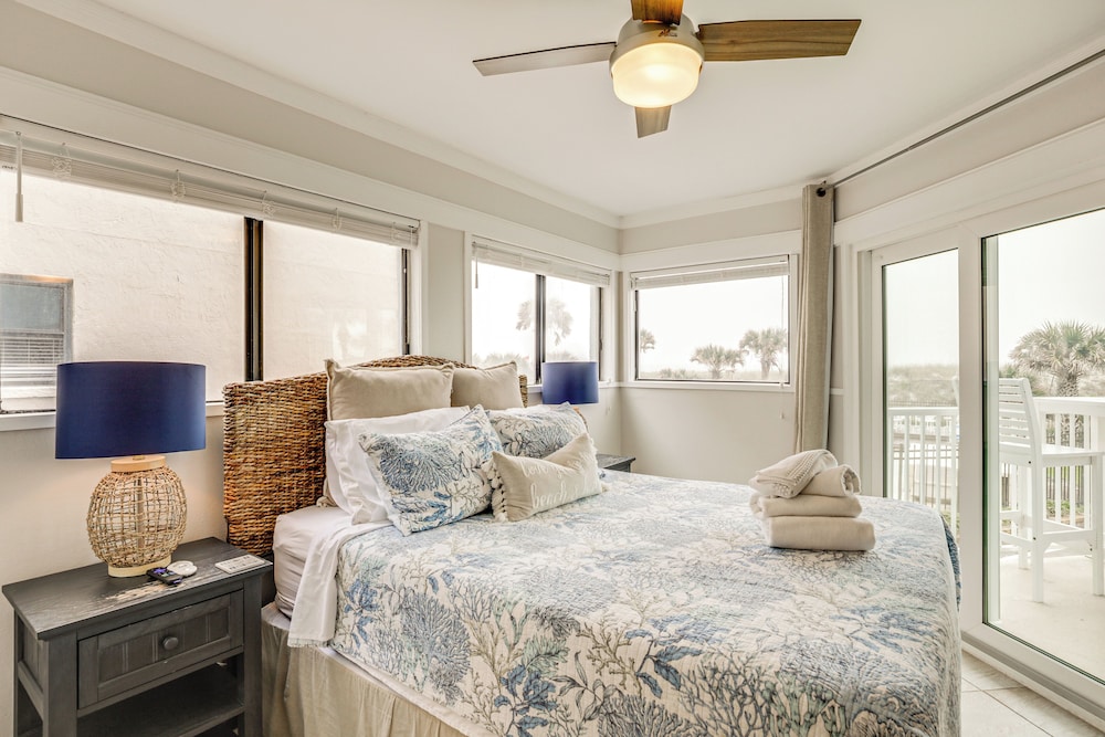 Steps to Pool + Ocean: Jacksonville Beach Gem!