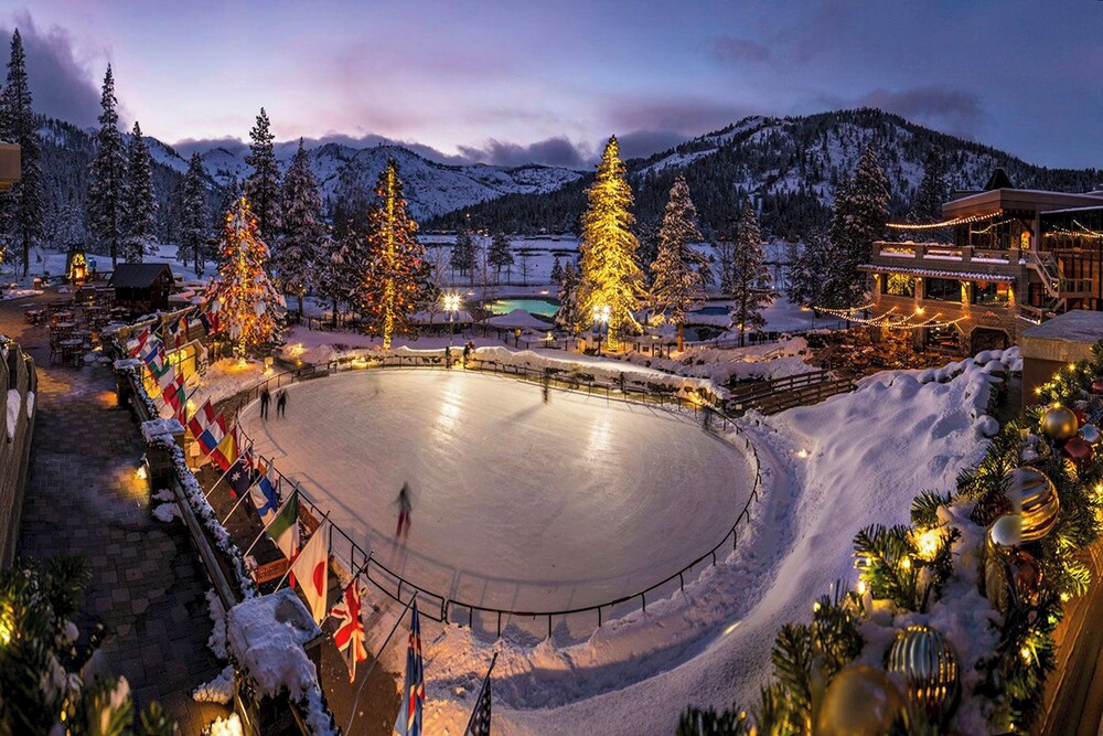 2BR Condo w/ Pool Access, Hot Tub, & ski In/out
