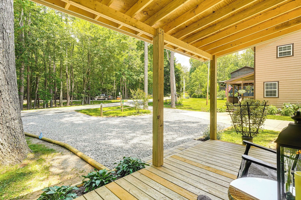 1/2 Mi to Lake Nottely: Blairsville Home w/ Patio!