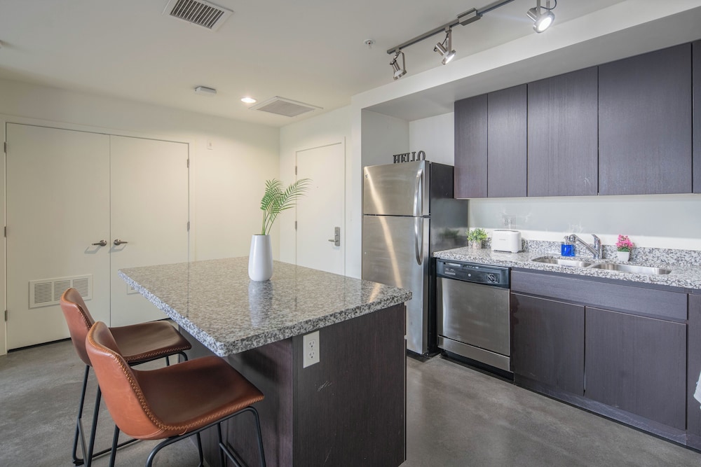 ROVE LIVING/KL - Roosevelt Point