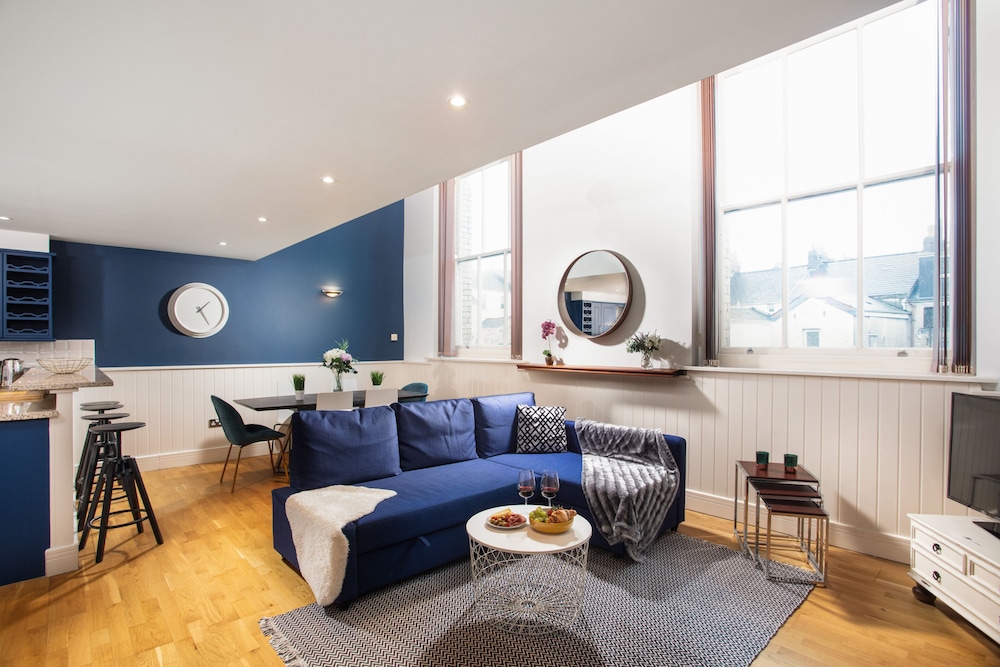 Plymouth City Centre Duplex Apartment view 4