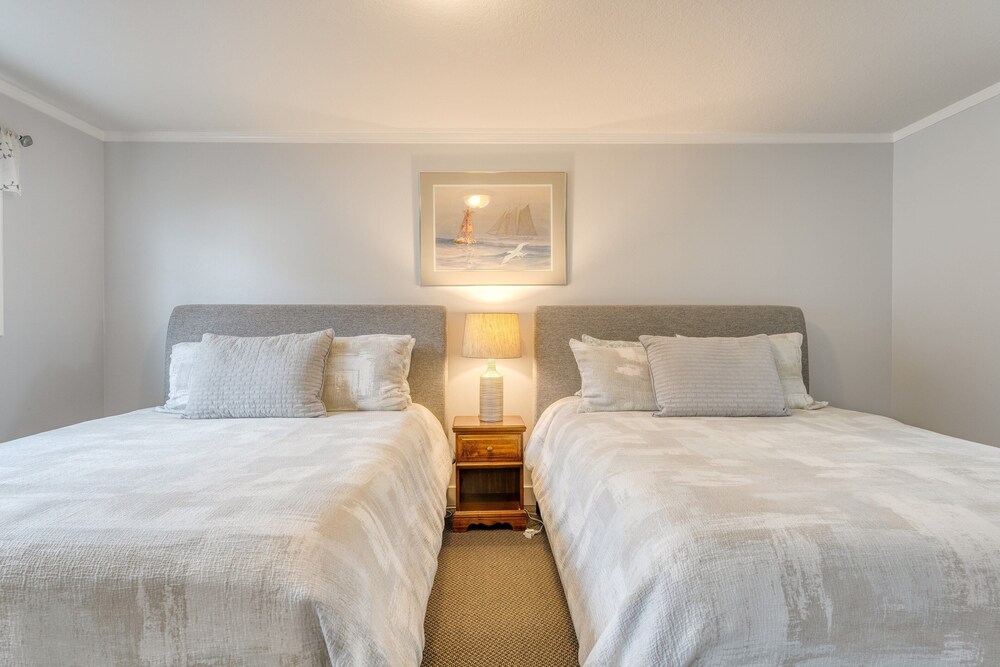 Rock Candy by Avantstay Beachfront, Views, Patio Walk to Rockaway Beach