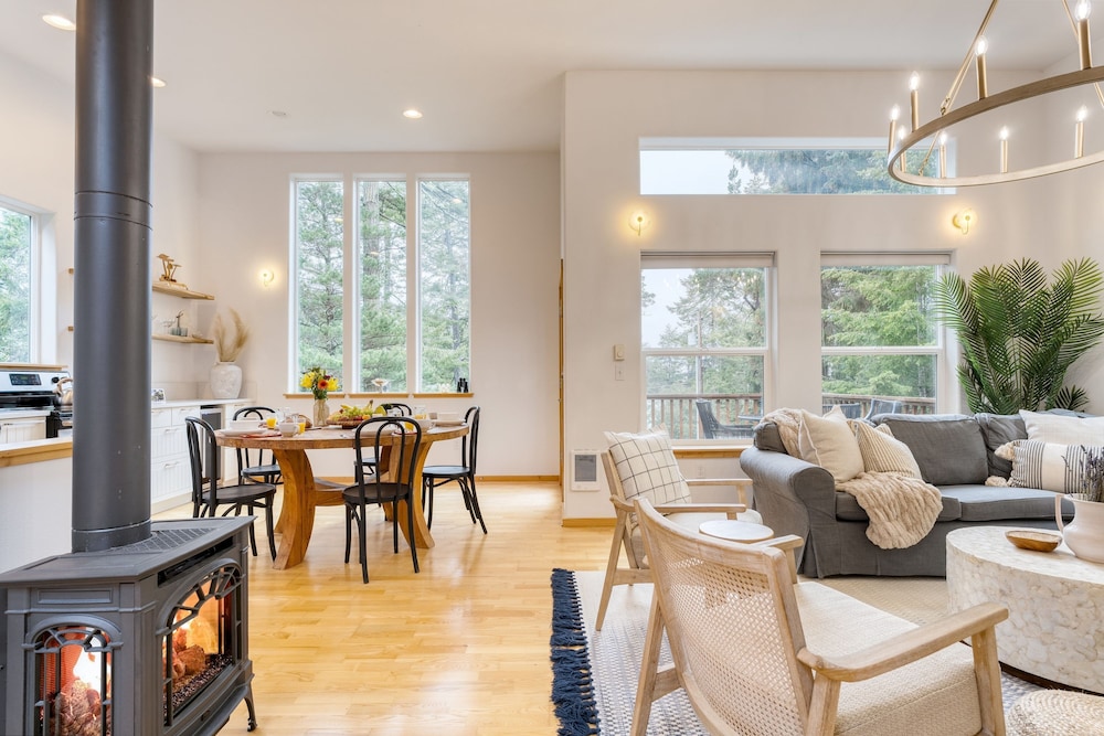 Buttercup Bay Hideaway by Avantstay Cozy Escape w Fire Pit Walk to Beach