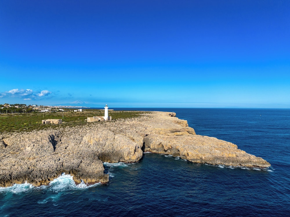 Casa Faro del Plemmiro con Jacuzzi by Wonderful Italy