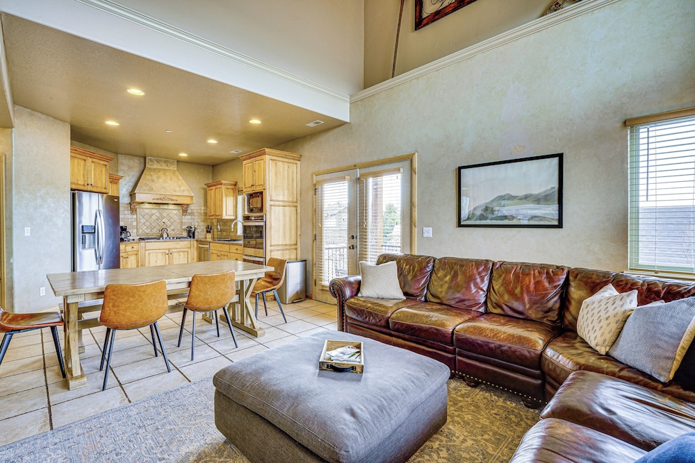 Hot Tub & Mtn-view Deck: Townhome in Eden