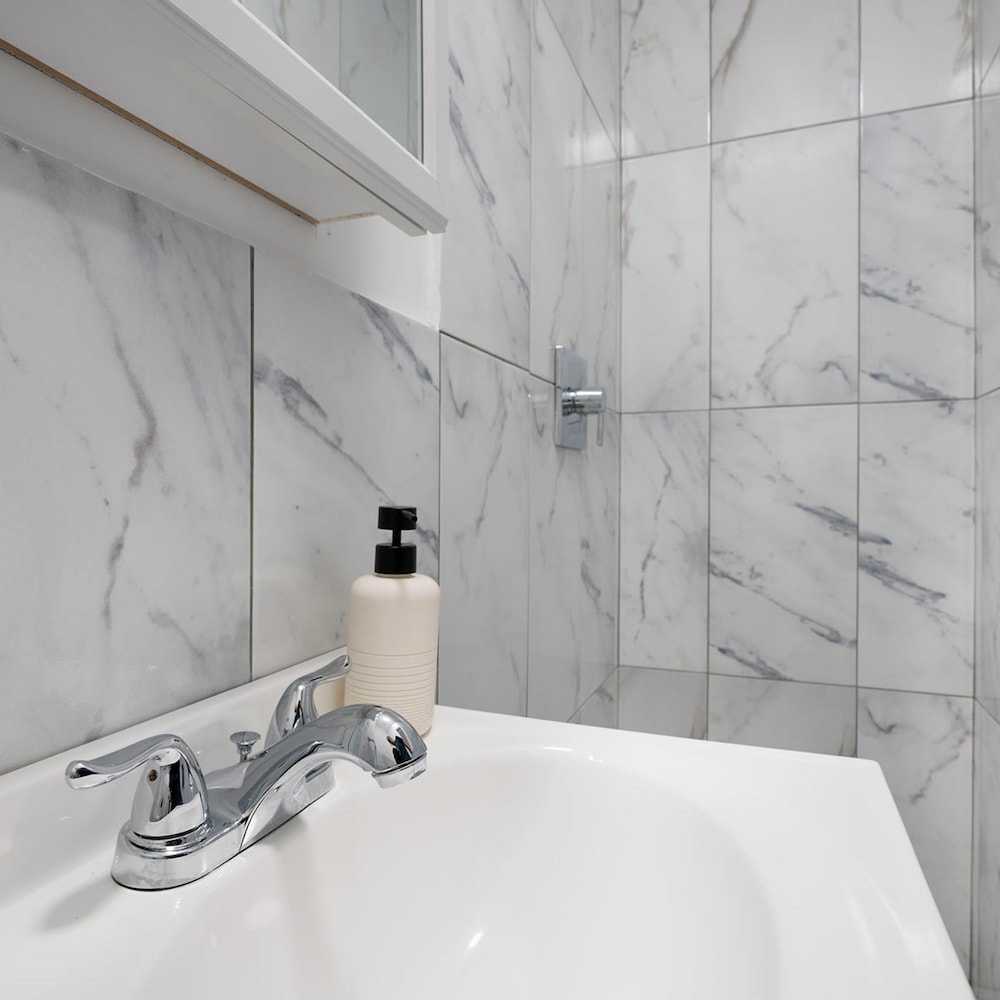 153-1g Newly Renovated 2BR Lower East Side