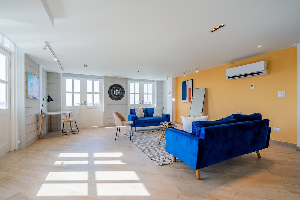 w Homely 2BR With Balcony in Panama