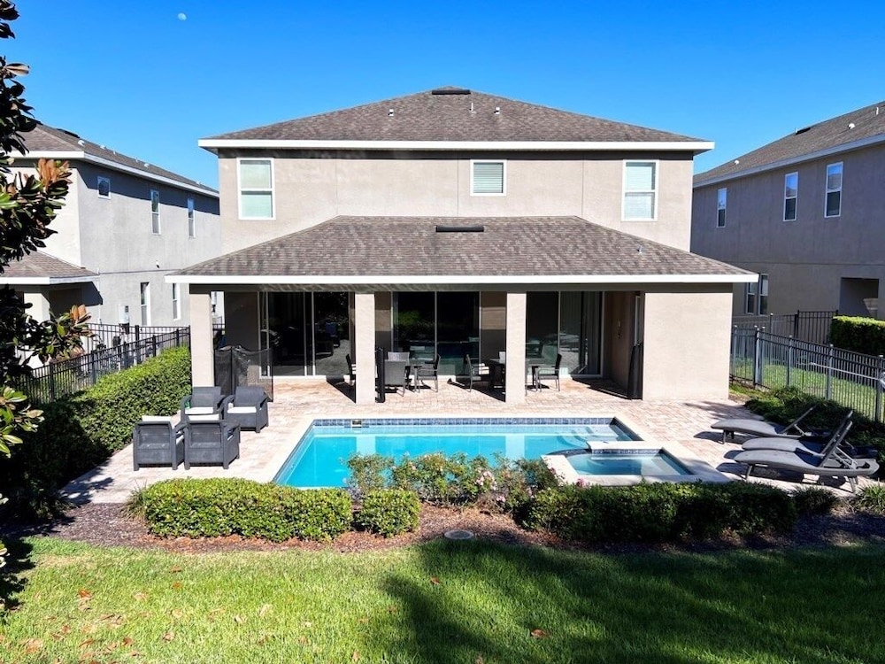 Spectacular 9 Bed Pool Home With Game Room-7504ma 9 Bedroom Home by RedAwning view 4