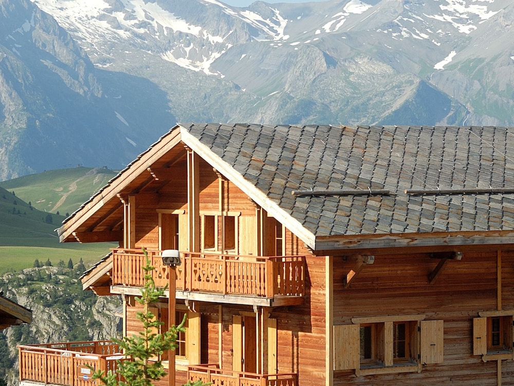 Chalet With Fireplace in Alpe D'huez
