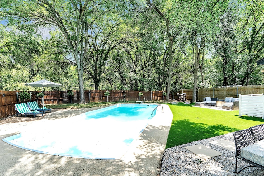 Stylish Flower Mound Home With Private Pool 5 Bedroom Home