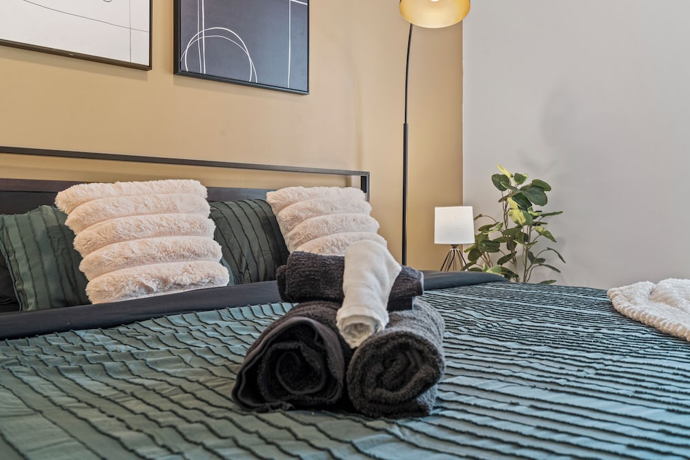 Luxe 3BR Townhouse Mins to Uptown CLT