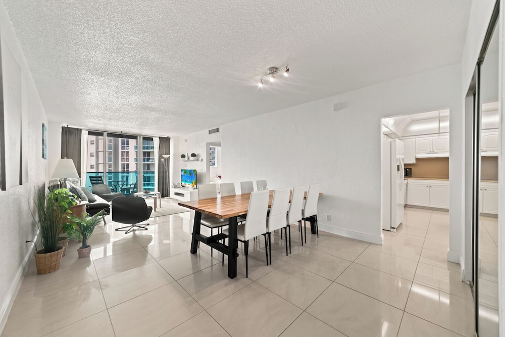 Ocean Peace of Mind - Beachfront Condo With Pool & Gym - Image 2