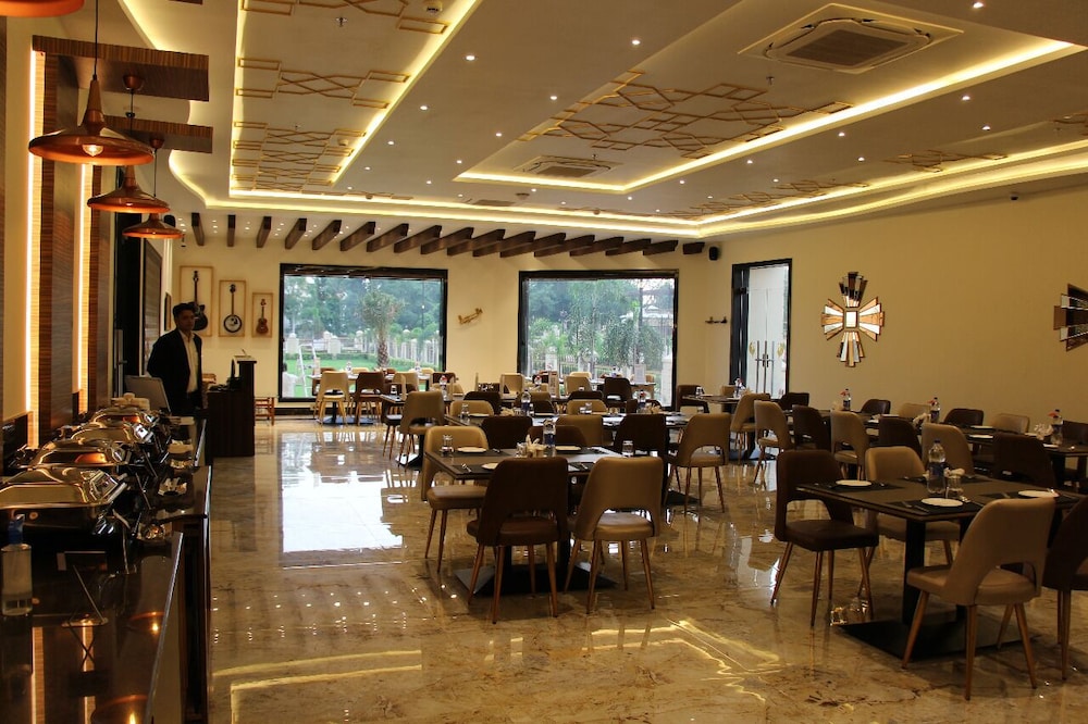 Food & Beverage