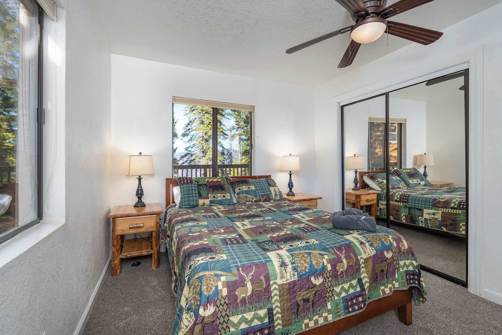 Yosemite Aviary and Quail Within Yosemite - 2 Separate Units, Up To 14 Guests!