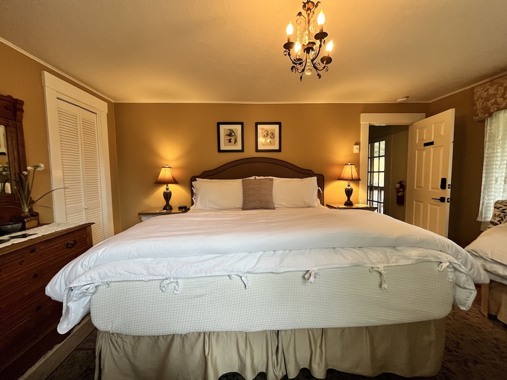 Ashland Vacations - Country Willows Inn and Estate - Property Image 35