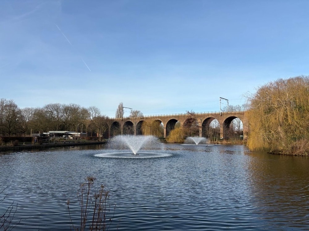Central Chelmsford 2-bed Apt, 5 Mins to Station