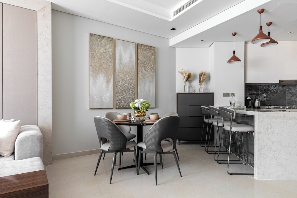 SIMPLY COMFORT Skyline Apts at Nobles Tower with Luxury Burj View