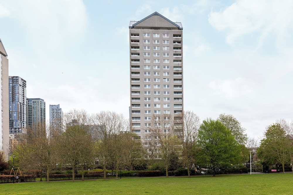 The Canary Wharf Collection