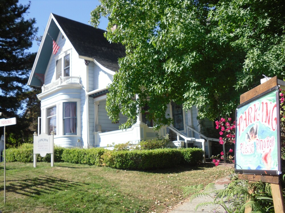 Cliff Crest Bed & Breakfast