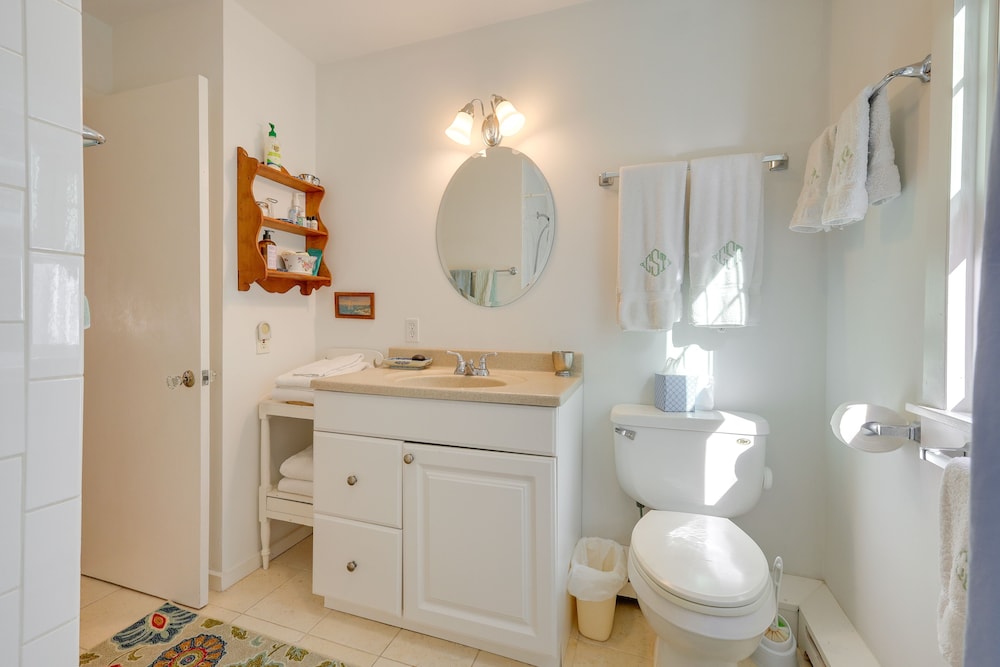 Cape Cod Home: Walk to Beach & Main St Hyannis!