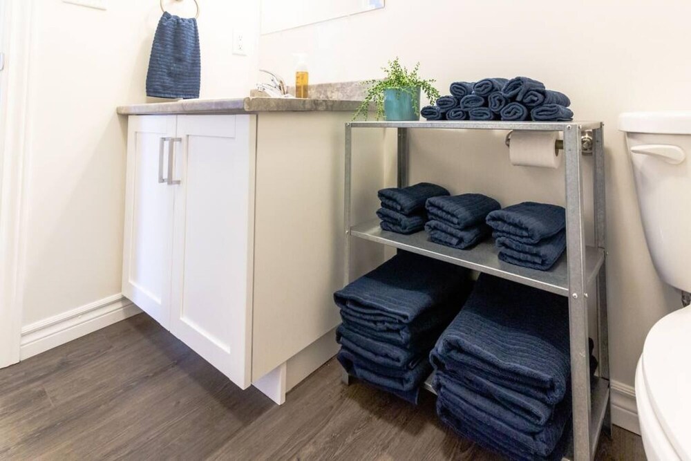 Saint John Vacations - Newly Renovated Condo w Prking Near UNB Patio - Property Image 9
