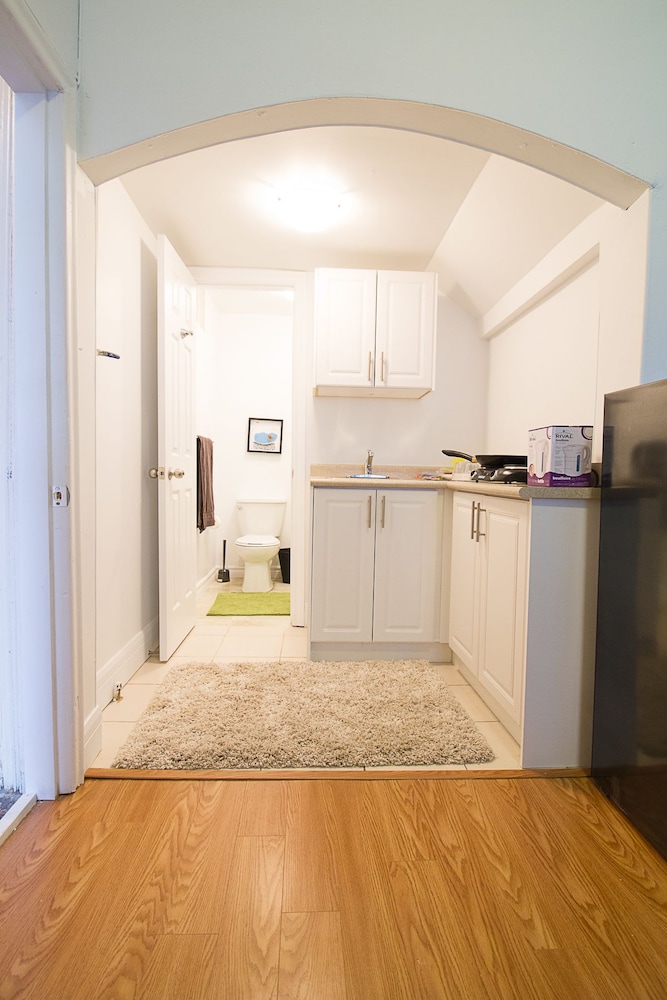 Studio Apartment near Kensington Market – Unit 3 - Image 2