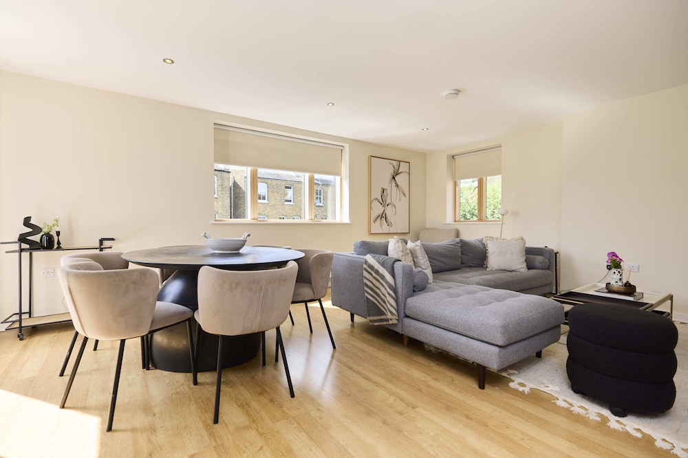 Putney Terrace Apartment