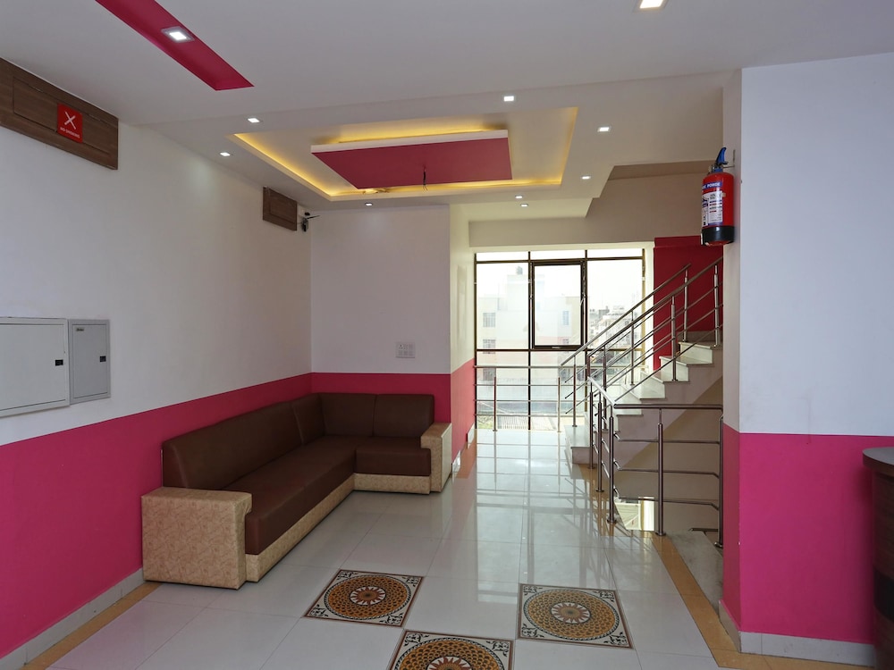 Capital O 10970 Hotel Krishna Palace