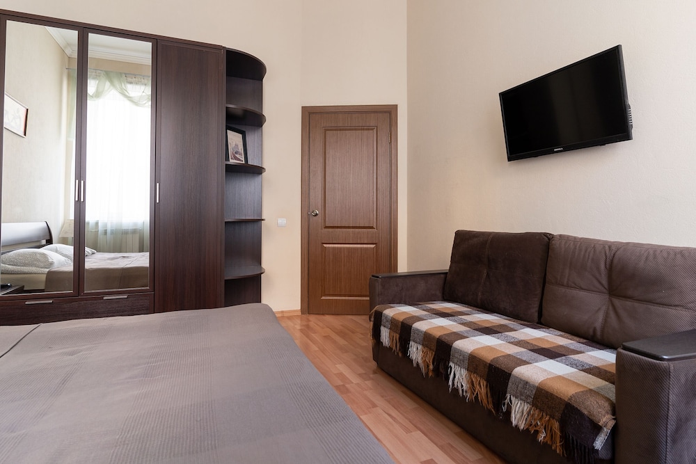 Four-room apartment on Nevsky 106