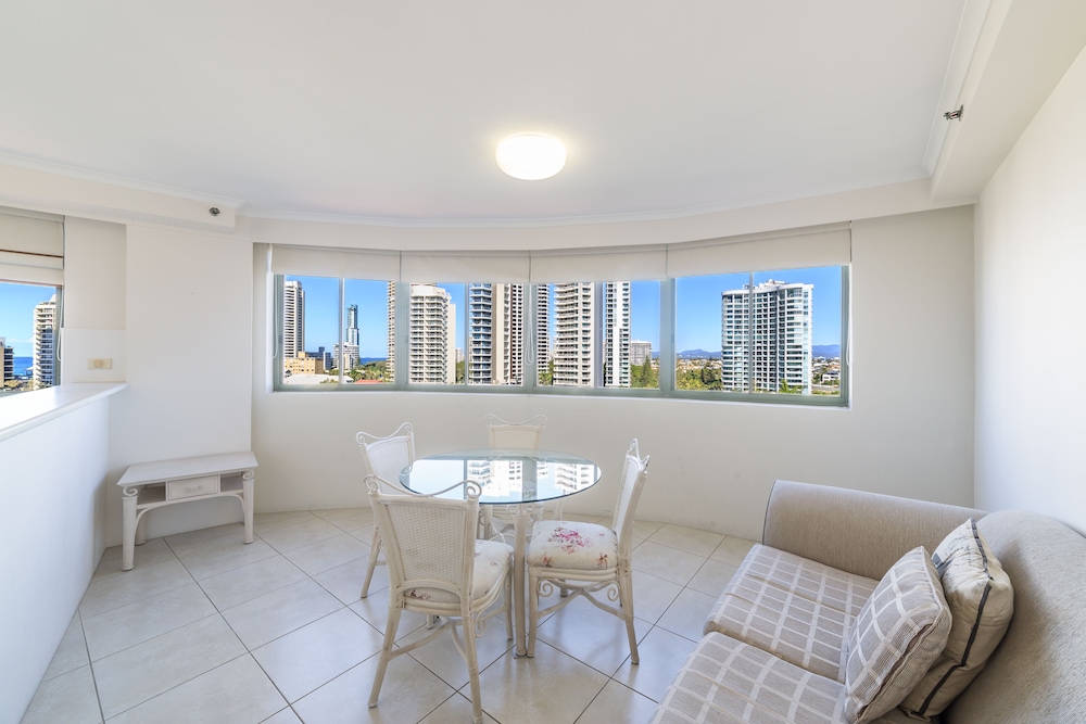 Main Beach Vacations - The Meriton on Main Beach - Property Image 4
