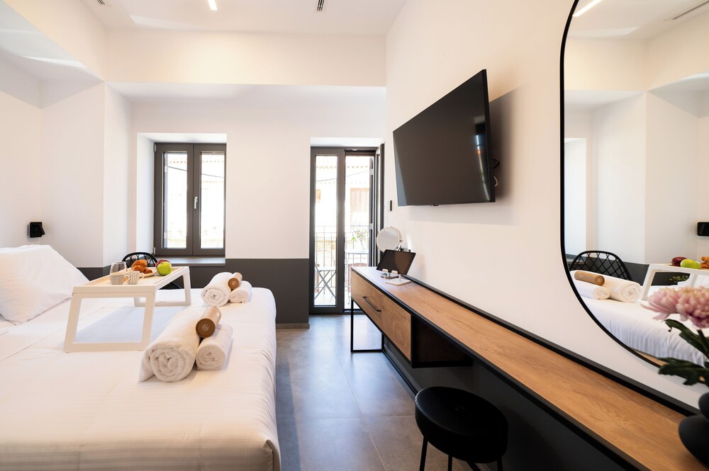 Cardamilia Suites