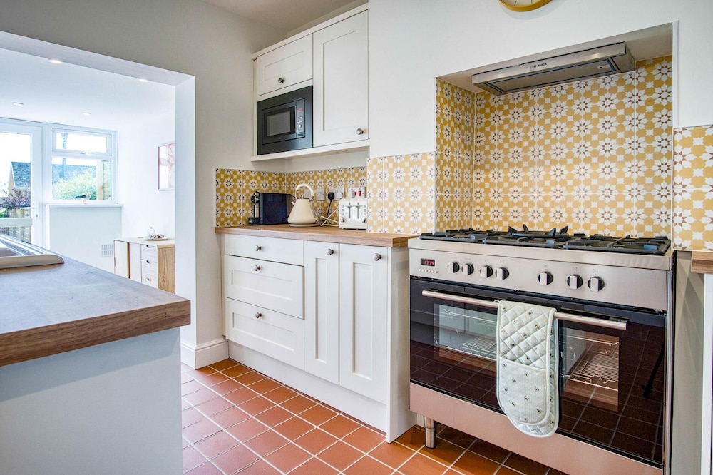 Woodville Road - 2 Bedroom House - Mumbles